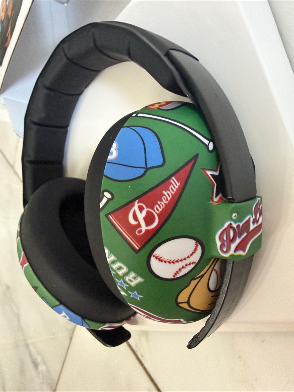 New In Box Banz Baseball Theme Ear Muffs Hearing Protection 0-2 Years Old — image 4 of 4